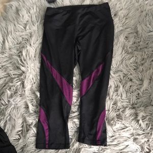 Women's crop leggings size small
